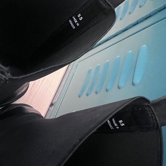 Steve Madden Black Slip-On Chelsea Platform Boots - Picture 2 of 13